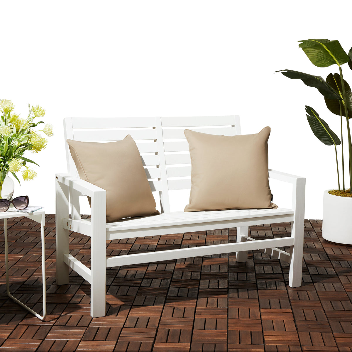 56-471_PATIO_Easygoing Covers_AccentPillows_AntiqueBeige_Lifestyle_Square.jpg