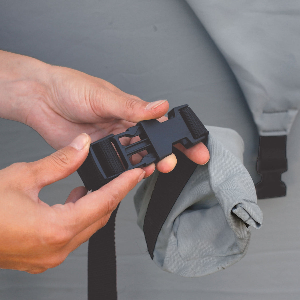 RV_Easygoing Covers_Detail_ClickCloseStrap.jpg